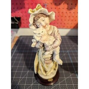 Vtg Giuseppe Armani Figurine Girl Holding Cat So Soft Florence Italy Capodimonte